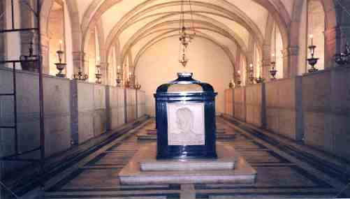 salle des sépultures <br />
de la dynastie de Bragance