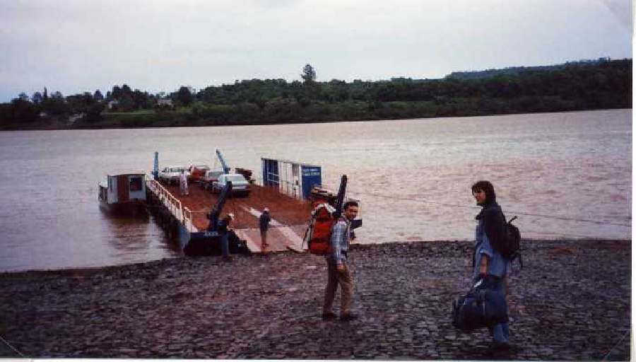 embarquement coté Bresil sur le radeau - on appelle ça une balsa au bresil la balsa