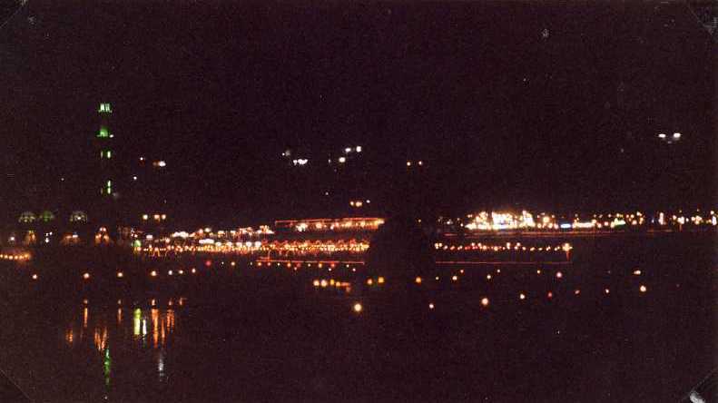 Hama la nuit de ma fenêtre d'hôtel