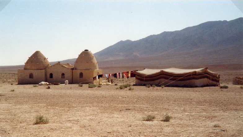 Tente bédouine face au Bagdad Café - Ça aurait pu être ma maison